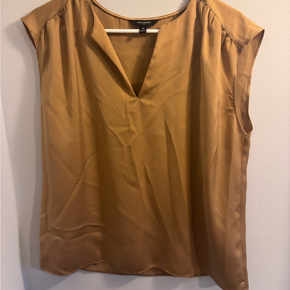 Banana Republic Tan Sleeveless V-Neck Blouse